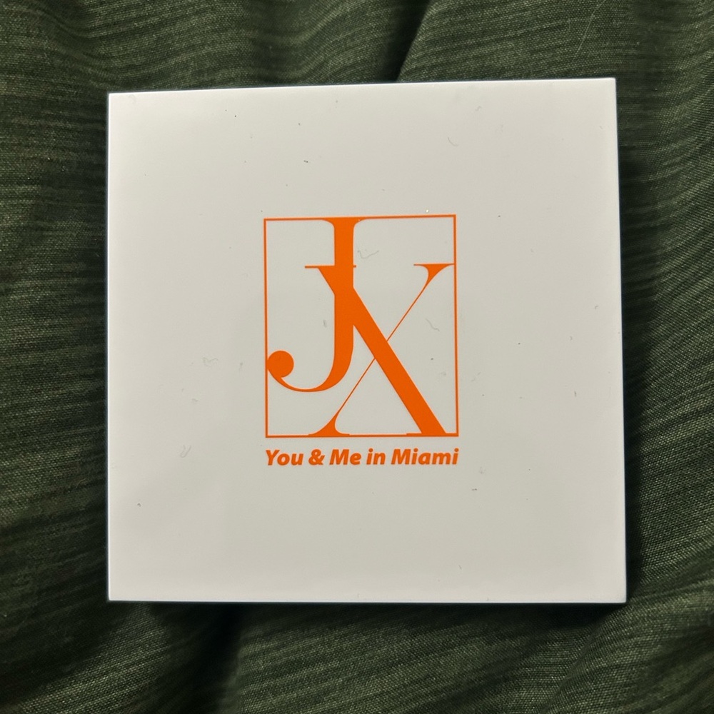 You & Me in Miami Eyeshadow Palette - Vibrant Orange